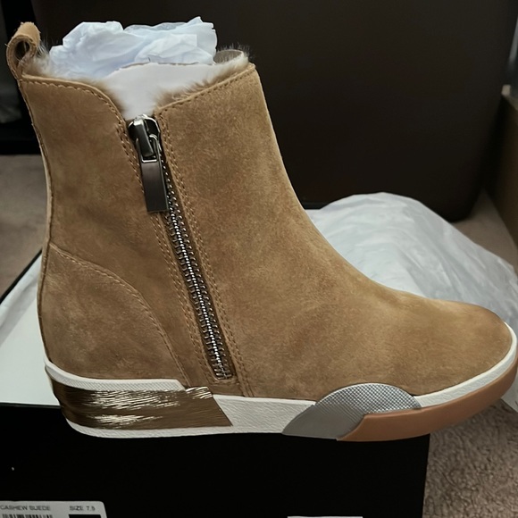 NEW ZELMA DOLCE VITA SUEDE BOOT SNEAKERS IN CASHEW COLOR. - Picture 1 of 7